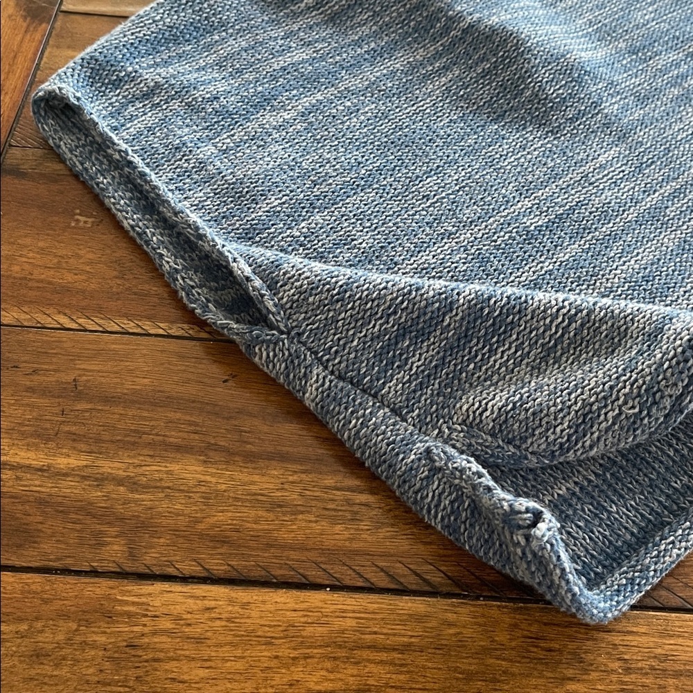 Urban Outfitters  sleeveless Cropped Knit Sweater Vest Blue Boxy Fit size Medium - Picture 9 of 16